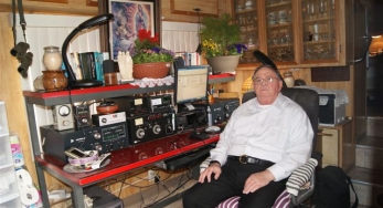 Archie NW6DX at his Candy Apple Red operating desk.