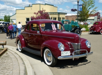 Gary K7HTK & Marilyn's beautiful 1940 Ford coupe! 